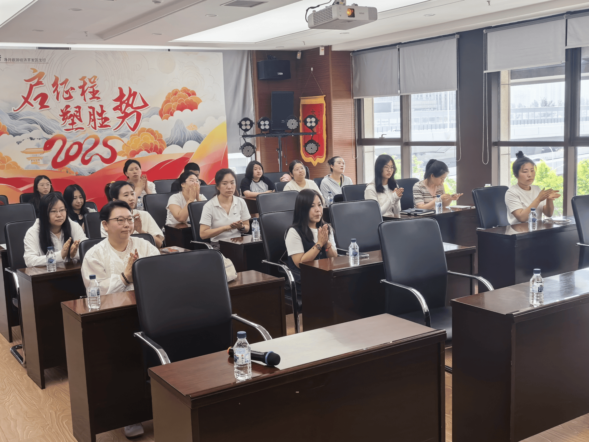 ST中泰大宗交易成交50.00万股 成交额225.00万元