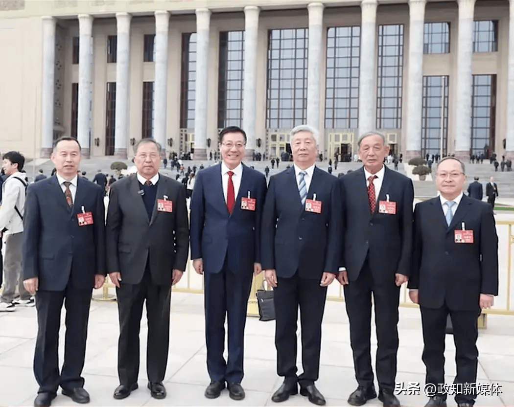 ST中泰大宗交易成交50.00万股 成交额225.00万元