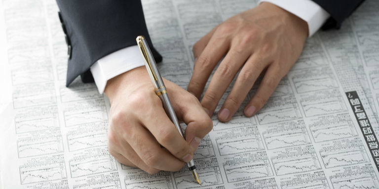 ST中泰大宗交易成交50.00万股 成交额225.00万元