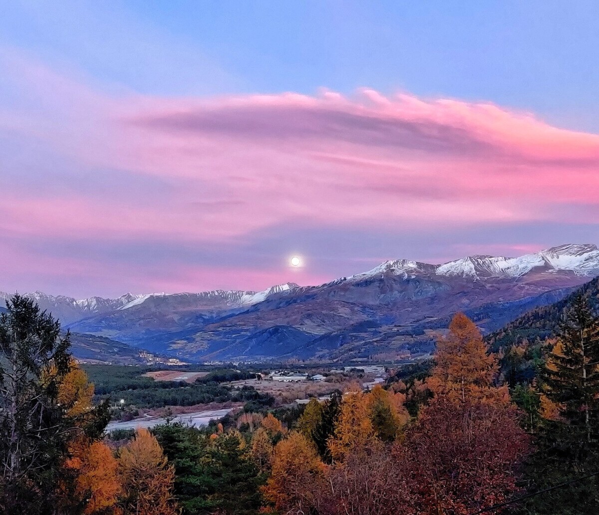 【公告精选】中国铝业2024年预盈120亿至130亿元；汇源通信提示风险