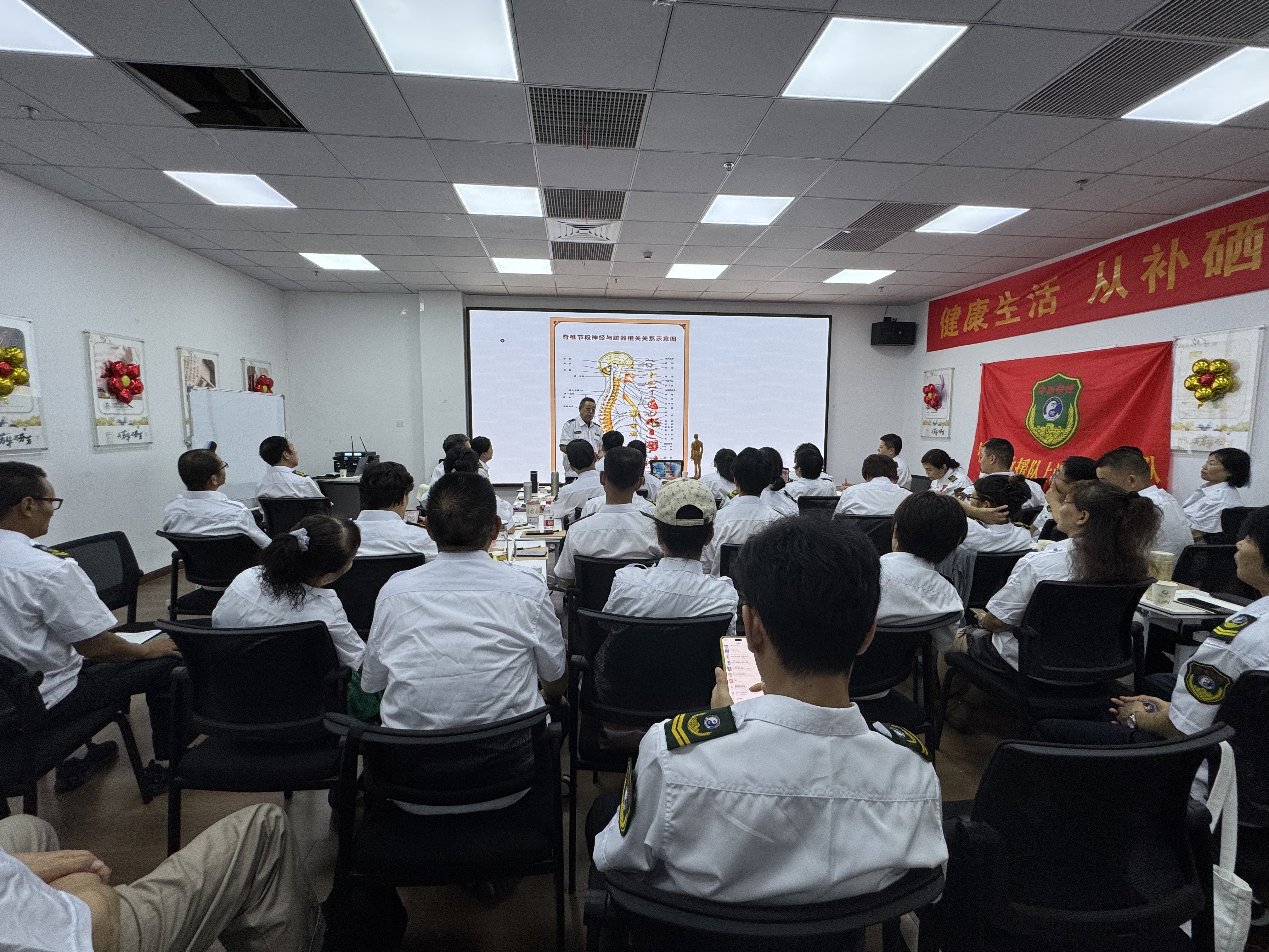 ST中泰大宗交易成交50.00万股 成交额225.00万元